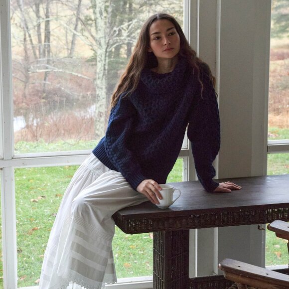 Dôen NWT Gillian Sweater in Navy Size M - Picture 3 of 7